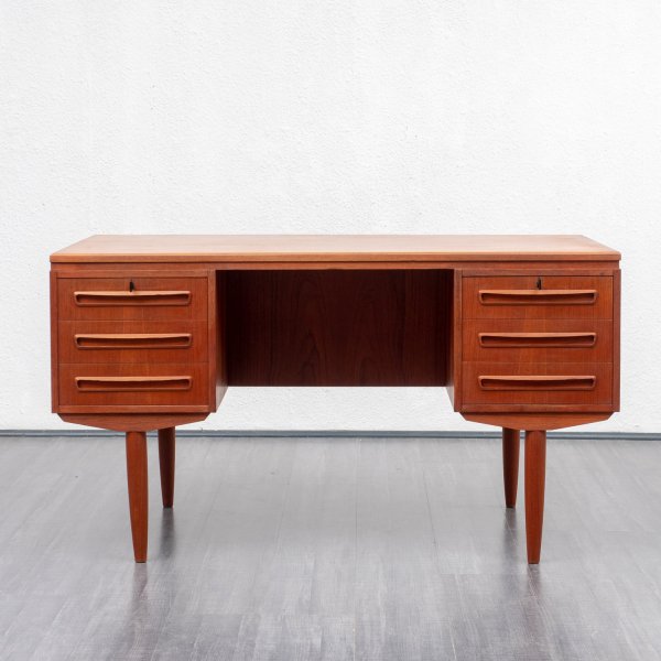 Velvet Point Desks Restored 1960s Desk In Scandinavian Style